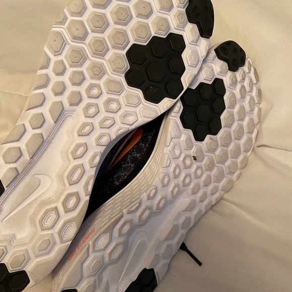 Nike running shoes - Picture 2 of 3